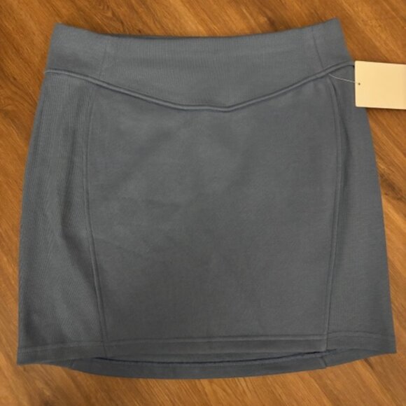lululemon athletica Dresses & Skirts - Lululemon Oasis Blue Scuba HR Mini Skirt Cotton Fleece NWT Large